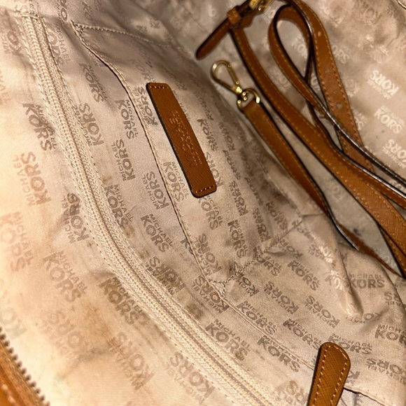 Medium Saffiano Leather 2-in-1 Tote Bag - Picture 6 of 10